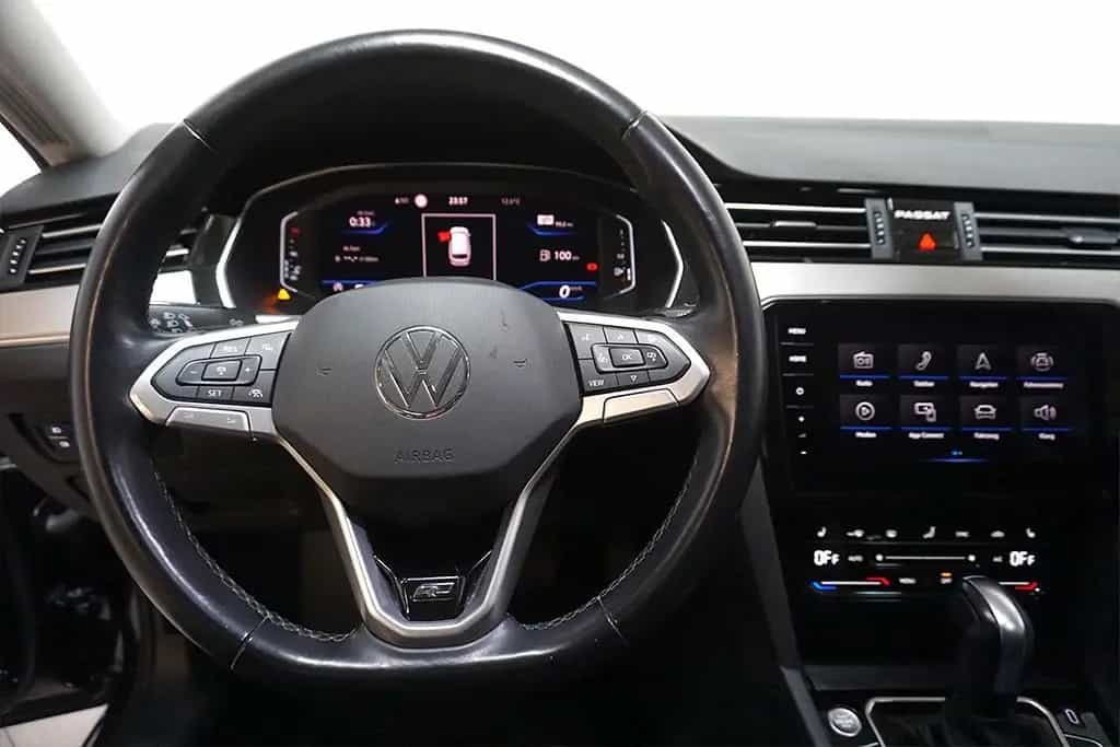 Volkswagen Passat 2.0TDI DSG R-Line 4M Virtual AHK Pano 03/2021-photo-10