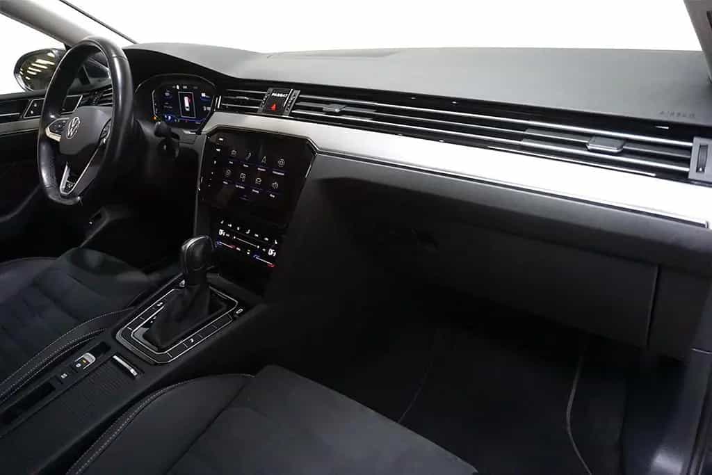 Volkswagen Passat 2.0TDI DSG R-Line 4M Virtual AHK Pano 03/2021-photo-11