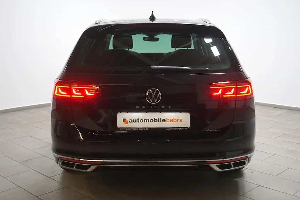 Volkswagen Passat 2.0TDI DSG R-Line 4M Virtual AHK Pano 03/2021-photo-5