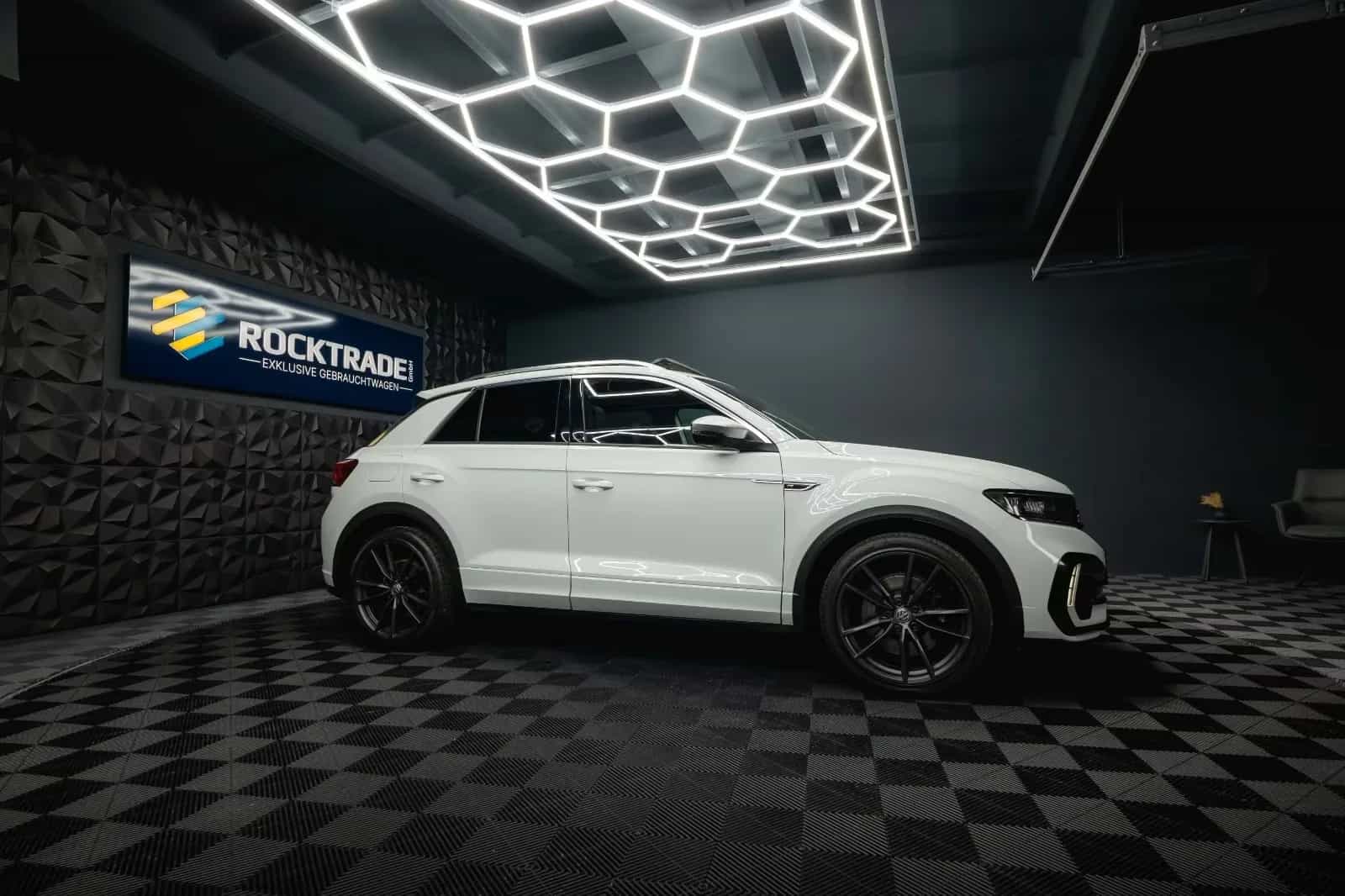 Volkswagen T-Roc R 4Motion 07/2020-photo-13