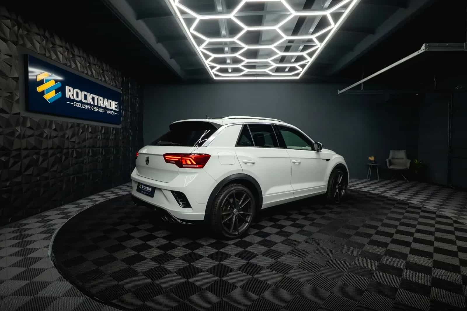 Volkswagen T-Roc R 4Motion 07/2020-photo-17