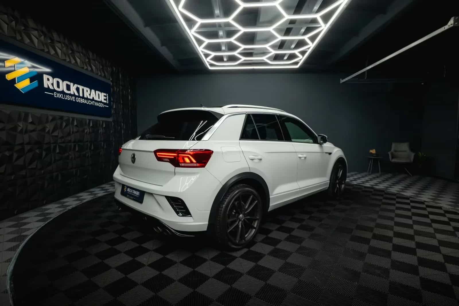 Volkswagen T-Roc R 4Motion 07/2020-photo-18