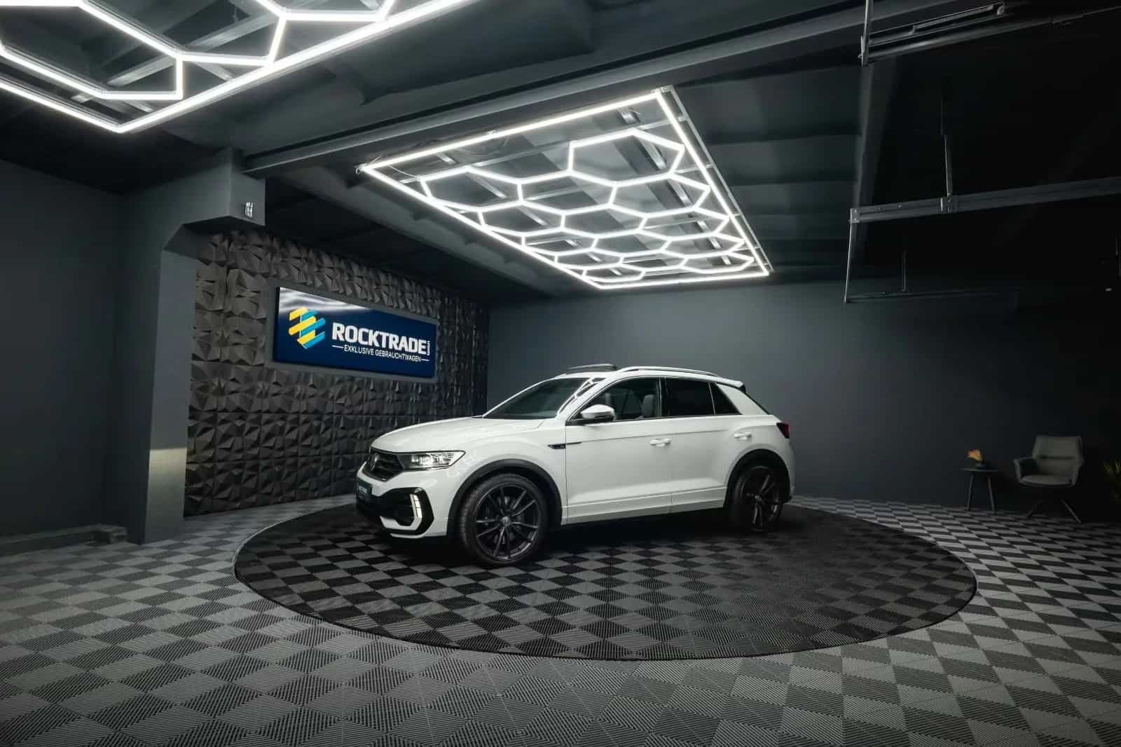 Volkswagen T-Roc R 4Motion 07/2020-photo-2