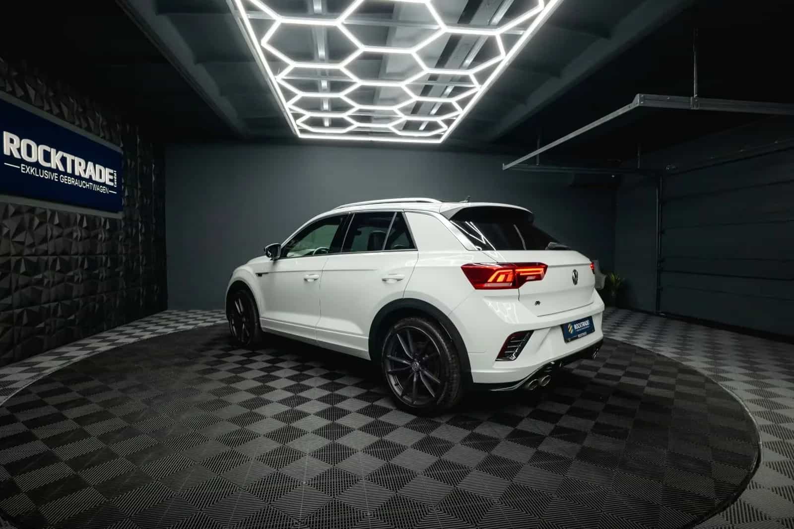 Volkswagen T-Roc R 4Motion 07/2020-photo-25