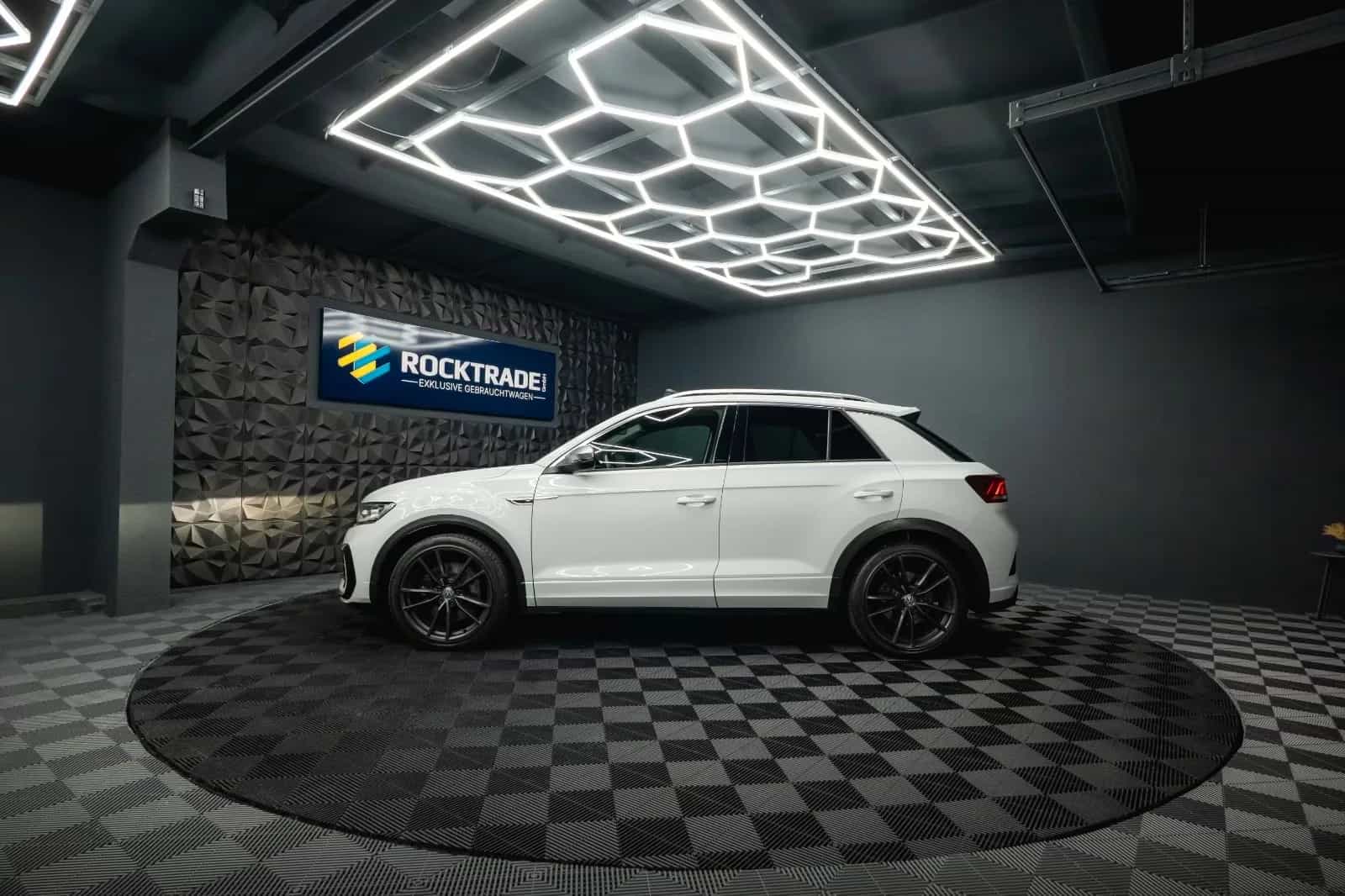 Volkswagen T-Roc R 4Motion 07/2020-photo-26