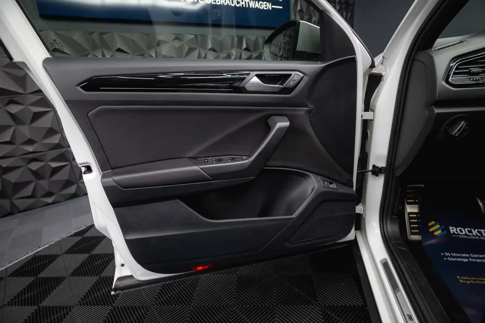 Volkswagen T-Roc R 4Motion 07/2020-photo-36