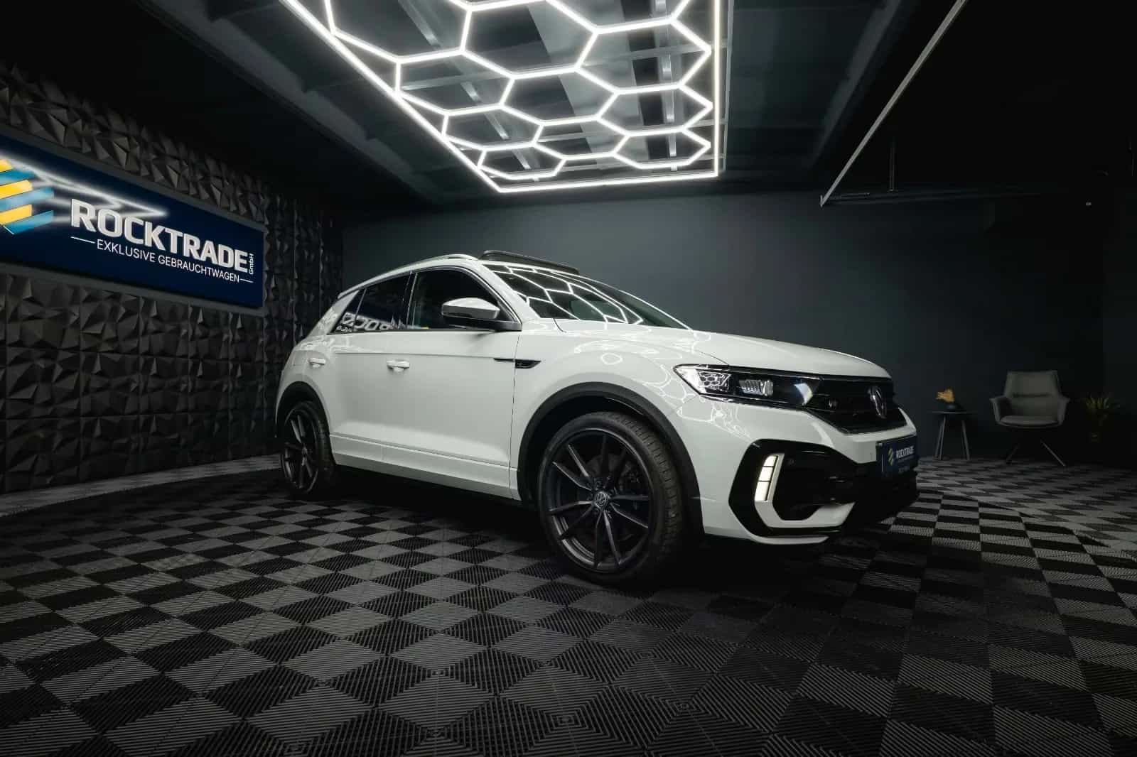 Volkswagen T-Roc R 4Motion 07/2020-photo-9