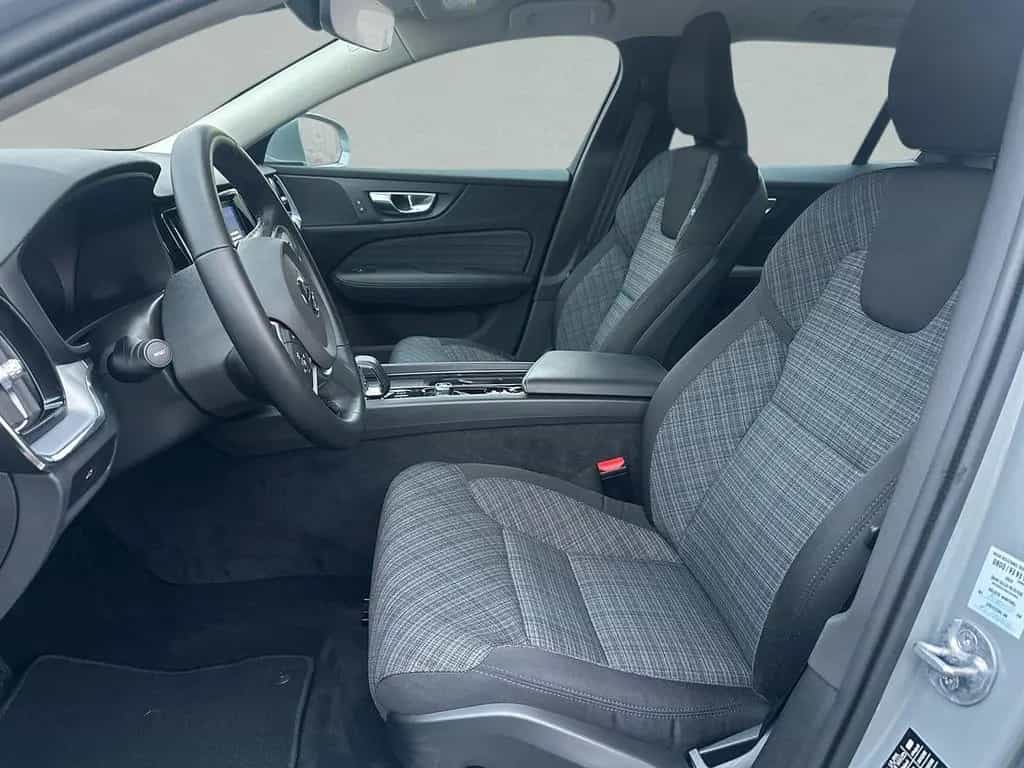 Volvo V60 B4 Mild-Hybrid Core LED 12/2024-photo-2