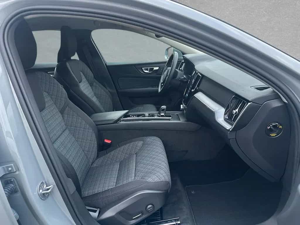 Volvo V60 B4 Mild-Hybrid Core LED 12/2024-photo-3
