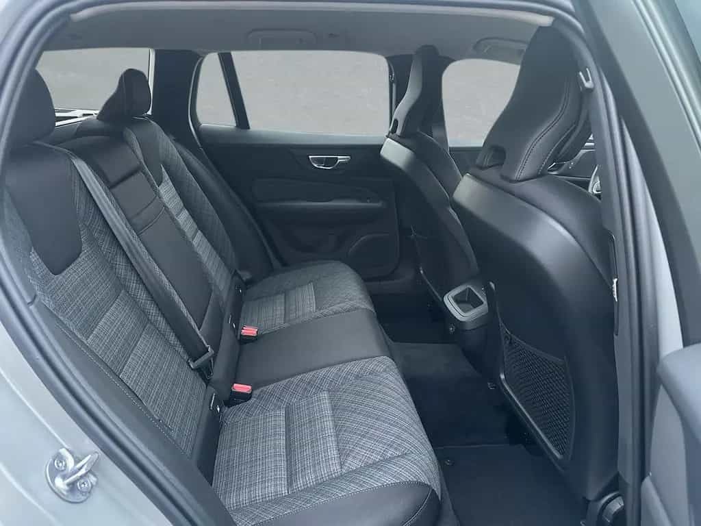 Volvo V60 B4 Mild-Hybrid Core LED 12/2024-photo-4
