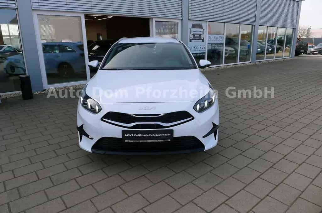 Kia Ceed SW 1,5T DCT Spirit /UVO/NAVI/Kamera 05/2025-photo-1