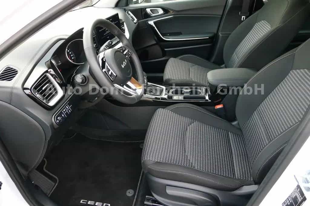 Kia Ceed SW 1,5T DCT Spirit /UVO/NAVI/Kamera 05/2025-photo-11