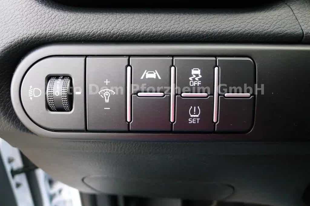 Kia Ceed SW 1,5T DCT Spirit /UVO/NAVI/Kamera 05/2025-photo-13