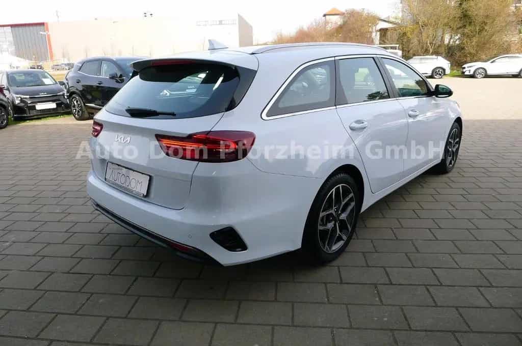 Kia Ceed SW 1,5T DCT Spirit /UVO/NAVI/Kamera 05/2025-photo-3