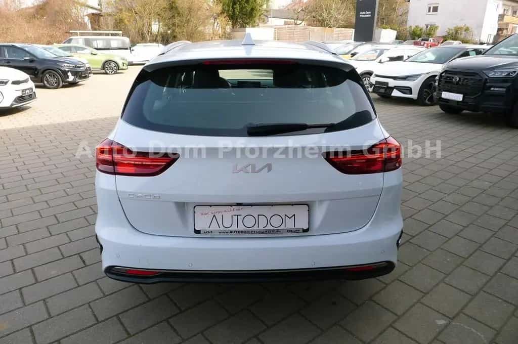 Kia Ceed SW 1,5T DCT Spirit /UVO/NAVI/Kamera 05/2025-photo-4