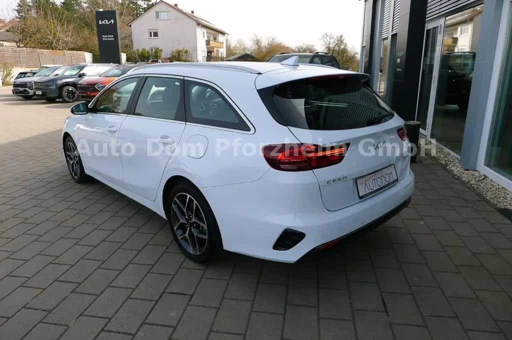 Kia Ceed SW 1,5T DCT Spirit /UVO/NAVI/Kamera 05/2025-photo-5