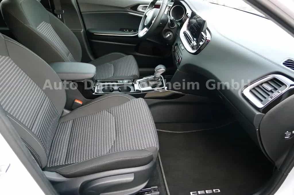 Kia Ceed SW 1,5T DCT Spirit /UVO/NAVI/Kamera 05/2025-photo-6