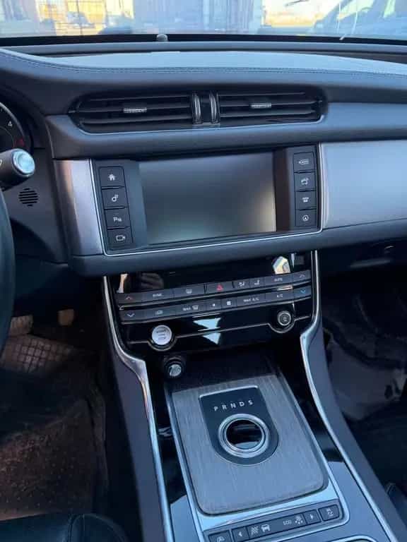 Jaguar XF 2.0 D 180 CV Portfolio 12/2016-photo-4