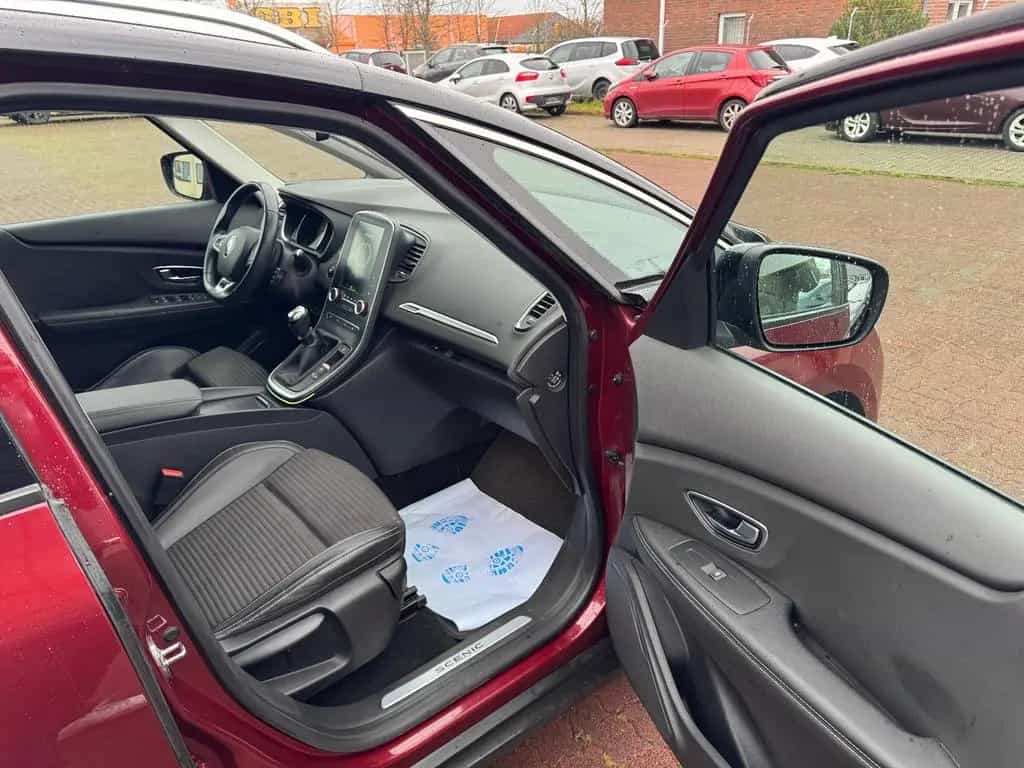 Renault Grand Scenic 08/2017-photo-18