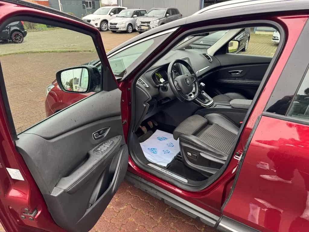 Renault Grand Scenic 08/2017-photo-21