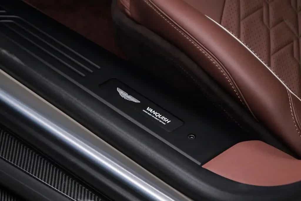 Aston Martin Vanquish 10/2024-photo-10