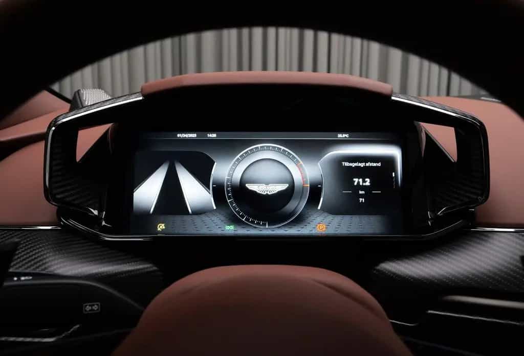 Aston Martin Vanquish 10/2024-photo-15