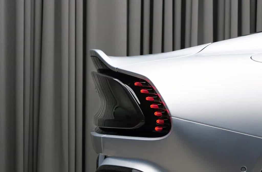Aston Martin Vanquish 10/2024-photo-18