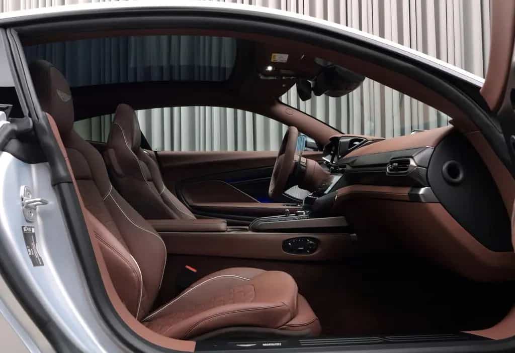 Aston Martin Vanquish 10/2024-photo-2