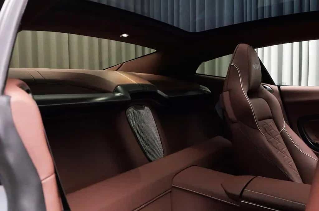 Aston Martin Vanquish 10/2024-photo-4