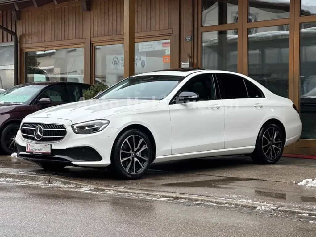 Mercedes-Benz E-Class Lim 4Matic NIGHT AUT LED KAM WIDE DISTR 04/2022-photo-1