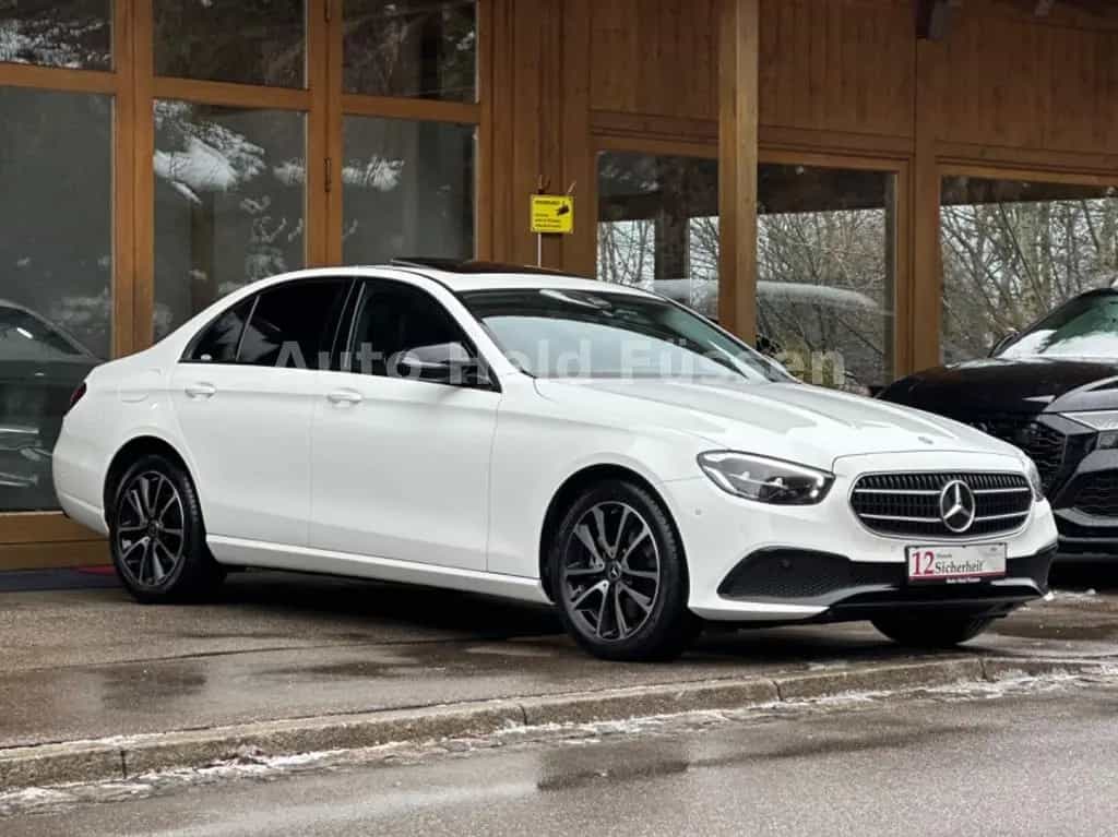 Mercedes-Benz E-Class Lim 4Matic NIGHT AUT LED KAM WIDE DISTR 04/2022-photo-3