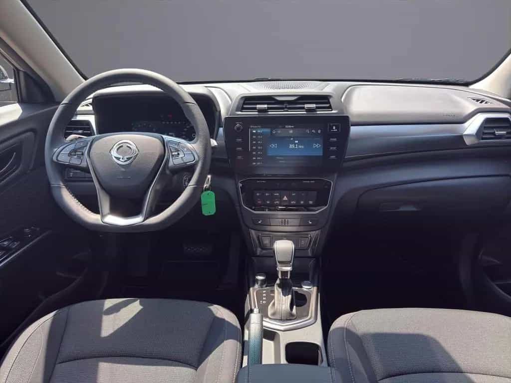 KGM Tivoli Essential 1.5 2WD *SHZ/RFK/APP/PDC* null-photo-10