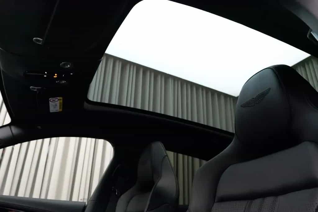 Aston Martin DBX707 02/2026-photo-12