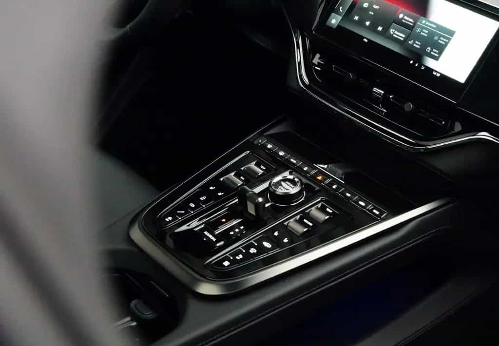 Aston Martin DBX707 02/2026-photo-16