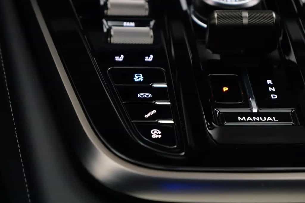 Aston Martin DBX707 02/2026-photo-17