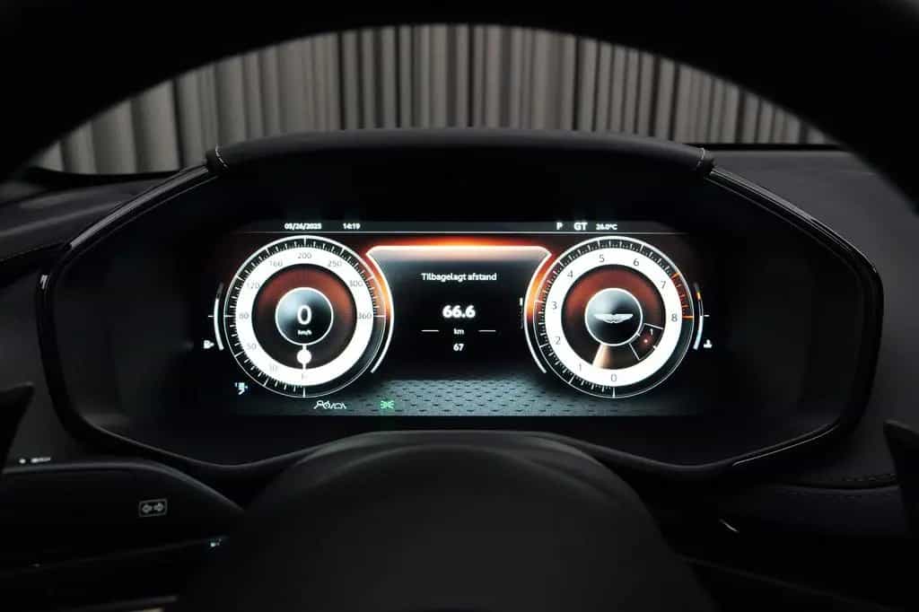 Aston Martin DBX707 02/2026-photo-18