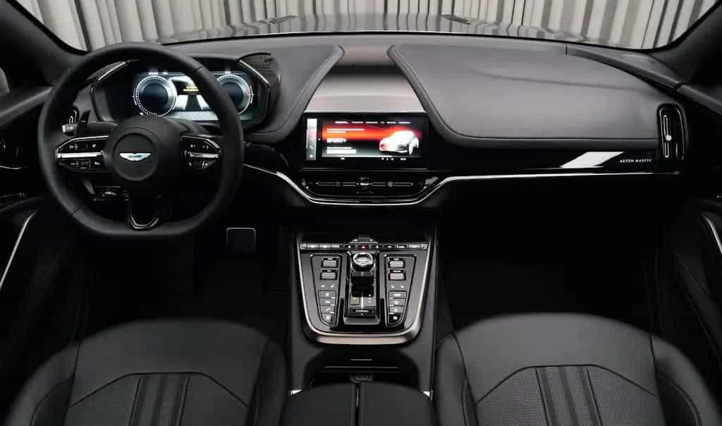 Aston Martin DBX707 02/2026-photo-3