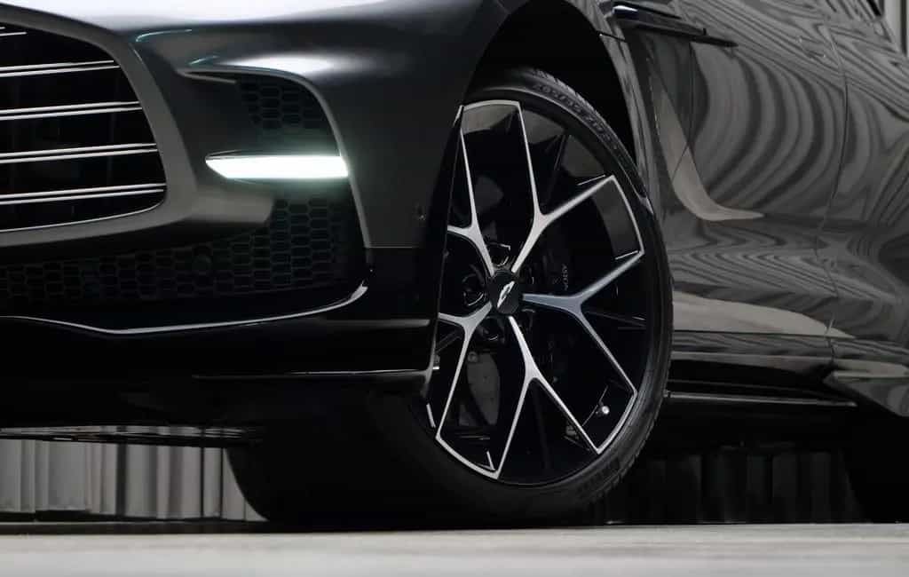 Aston Martin DBX707 02/2026-photo-6