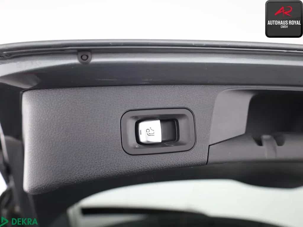Mercedes-Benz C 300 d T 4M AMG PANO,BURMESTER,MULTIBEAM,360,SH 08/2020-photo-23