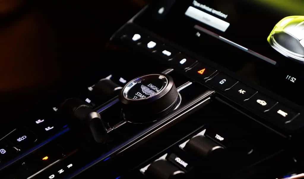 Aston Martin Vantage Coupe null-photo-10