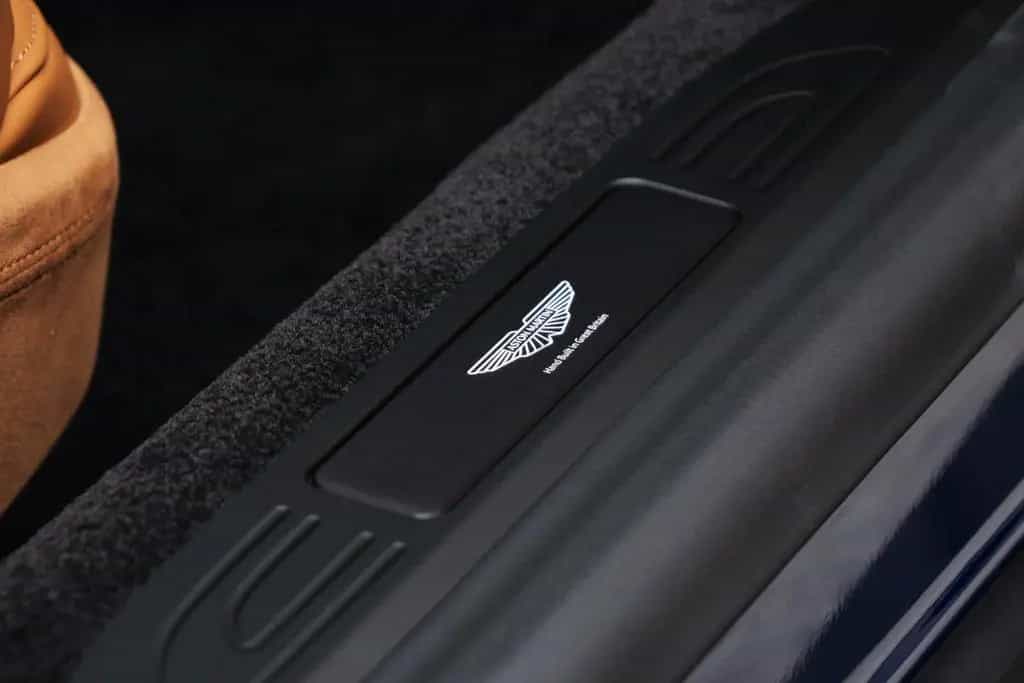 Aston Martin Vantage Coupe null-photo-12