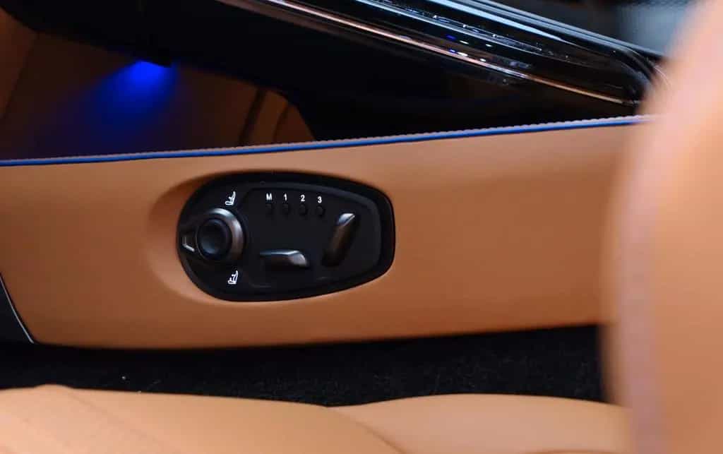 Aston Martin Vantage Coupe null-photo-15