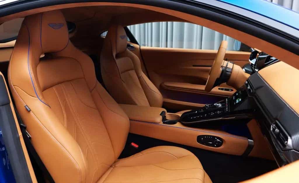 Aston Martin Vantage Coupe null-photo-17
