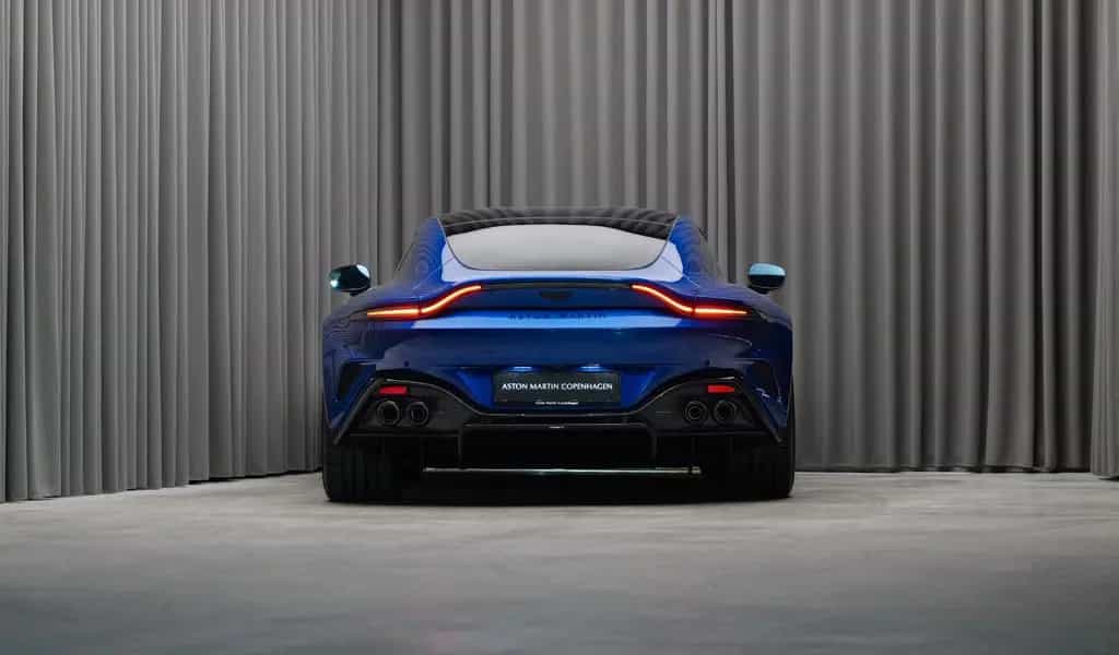 Aston Martin Vantage Coupe null-photo-2