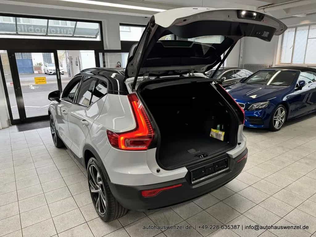 Volvo XC40 B4 B Aut. R-Design PANORAMA AHK ACC 360° 09/2021-photo-28