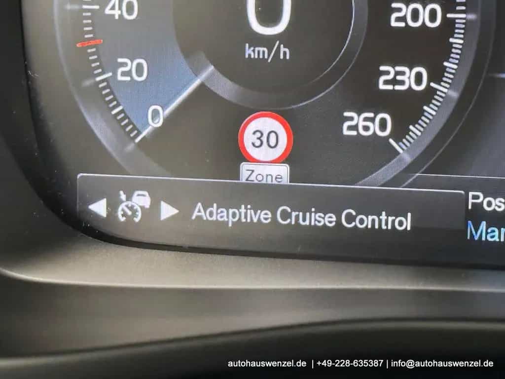 Volvo XC40 B4 B Aut. R-Design PANORAMA AHK ACC 360° 09/2021-photo-37
