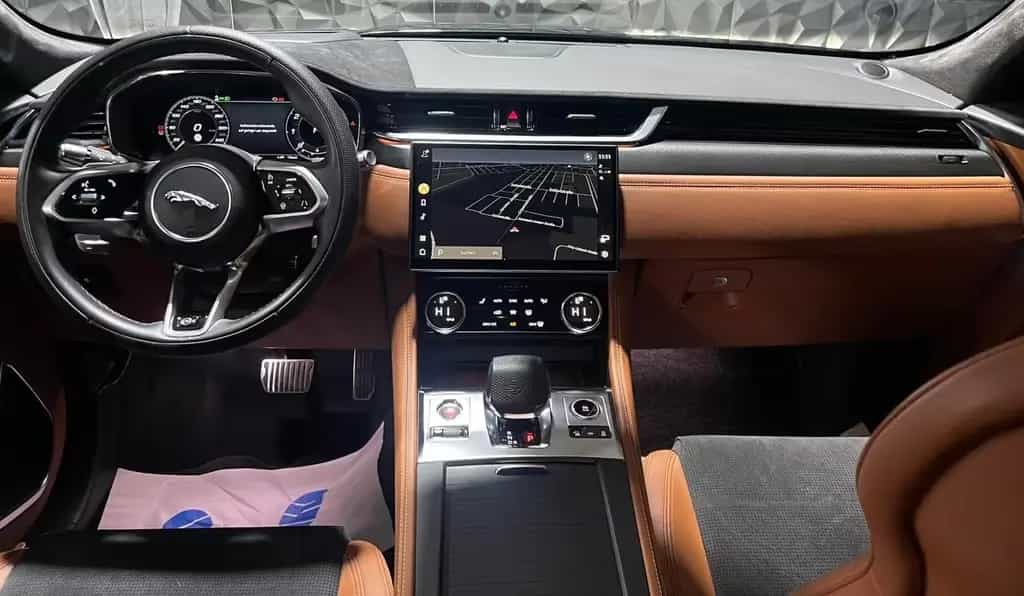Jaguar F-Pace SVR AWD, 22 Zoll,AHK, 1 Hand, 360 ° 06/2021-photo-11