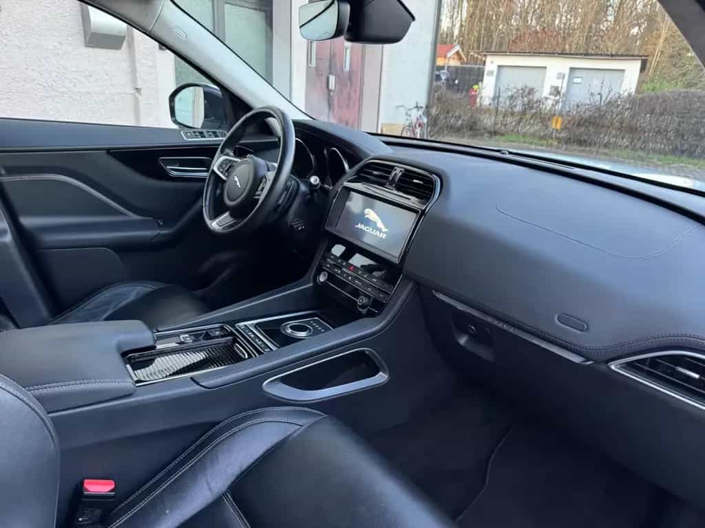 Jaguar F-Pace Prestige 30T AWD AUTOMATIK EURO 6 2. HAND 11/2018-photo-12