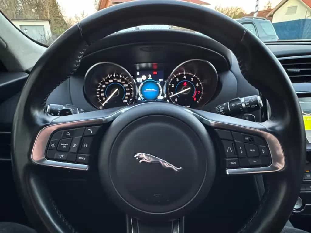 Jaguar F-Pace Prestige 30T AWD AUTOMATIK EURO 6 2. HAND 11/2018-photo-18