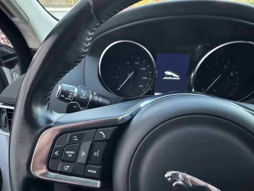 Jaguar F-Pace Prestige 30T AWD AUTOMATIK EURO 6 2. HAND 11/2018-photo-20